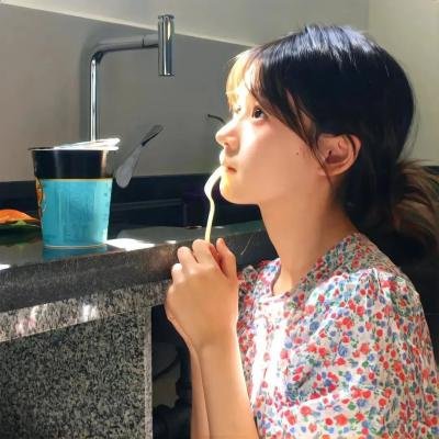 屋顶里的散步者